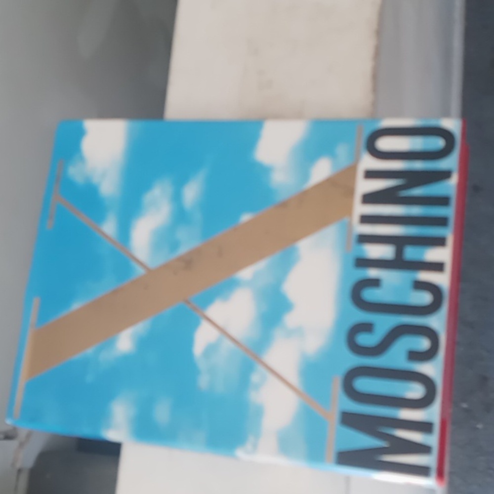 Book Moschino X anni di kaos 1983 1993